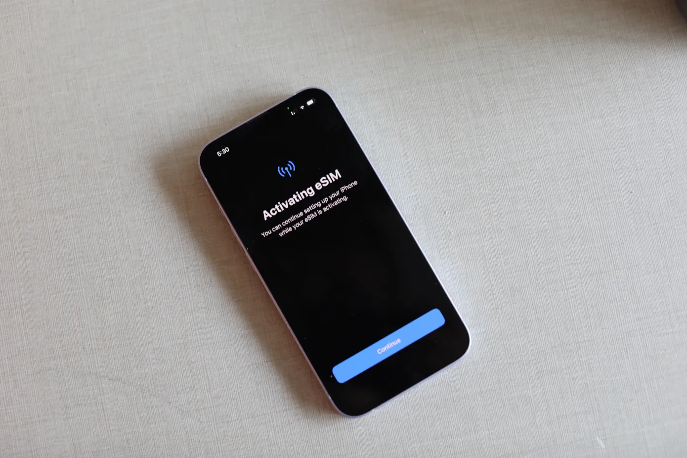 كيفية تفعيل eSIM على iPhone