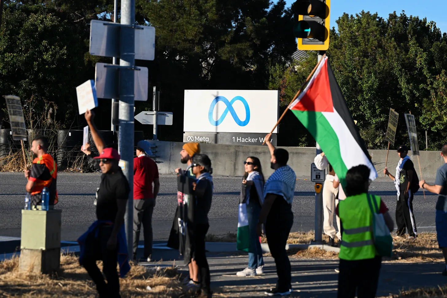 ميتا حذفت أكثر 90 ألف منشور مؤيد لفلسطين
