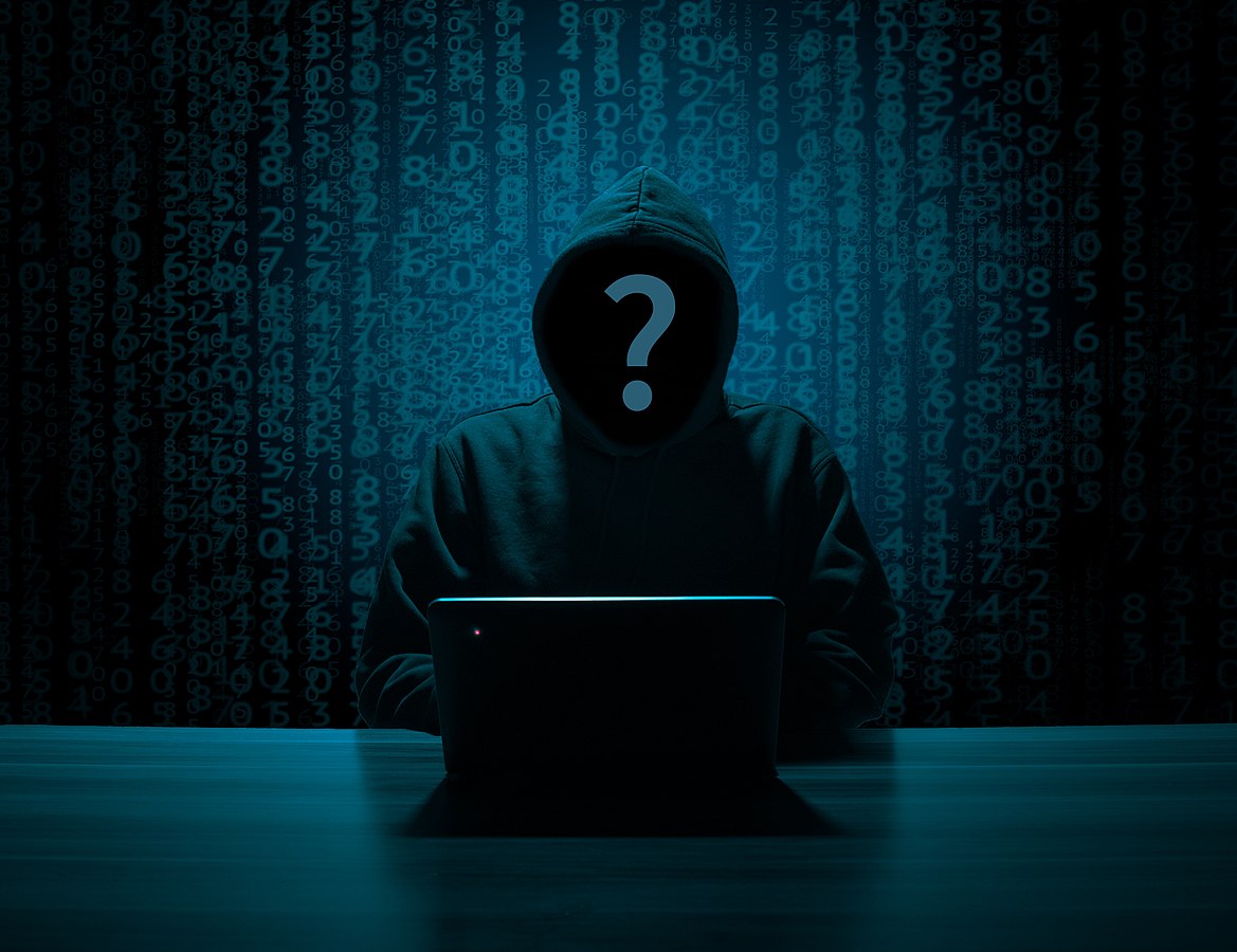 في تصعيد خطير لأساليب الاحتيال الإلكتروني الحديثة، شهد مستخدمو هواتف آيفون في الولايات المتحدة هجومًا متطورًا عبر رسائل نصية خادعة تدّعي صدورها عن جهات حكومية، مثل "إدارة المركبات"، وتُحذّر من مخالفات مرورية وهمية قد تؤدي إلى تعليق رخصة القيادة ما لم يتم الدفع فورًا.